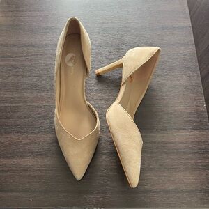 Stuart Weitzman Beige pointed toe Heels size 11